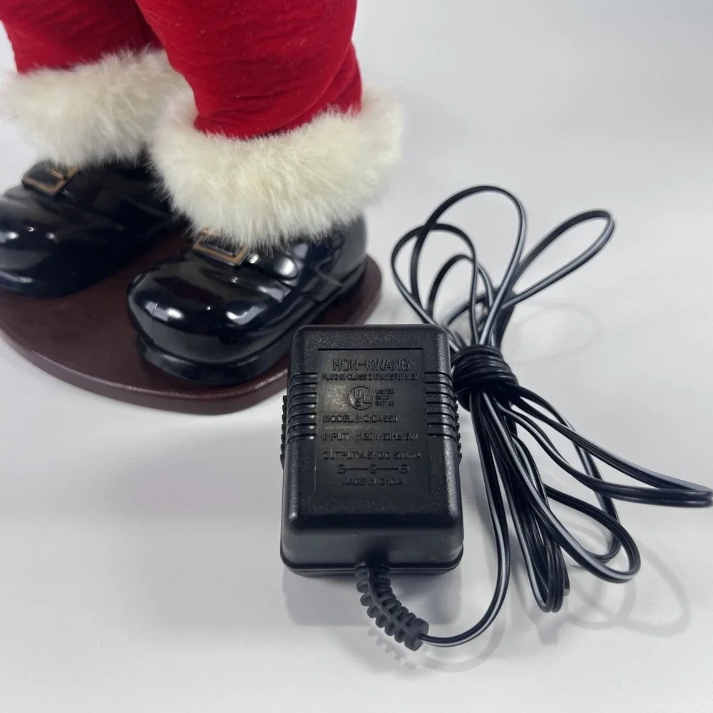 VTG 1998 Jingle Bell Rock Santa Dancing‎ Musical Figure 16